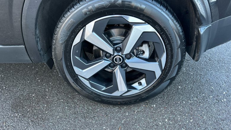 Nissan Qashqai 1.3 DiG-T MH N-Connecta 5dr Petrol Hatchback